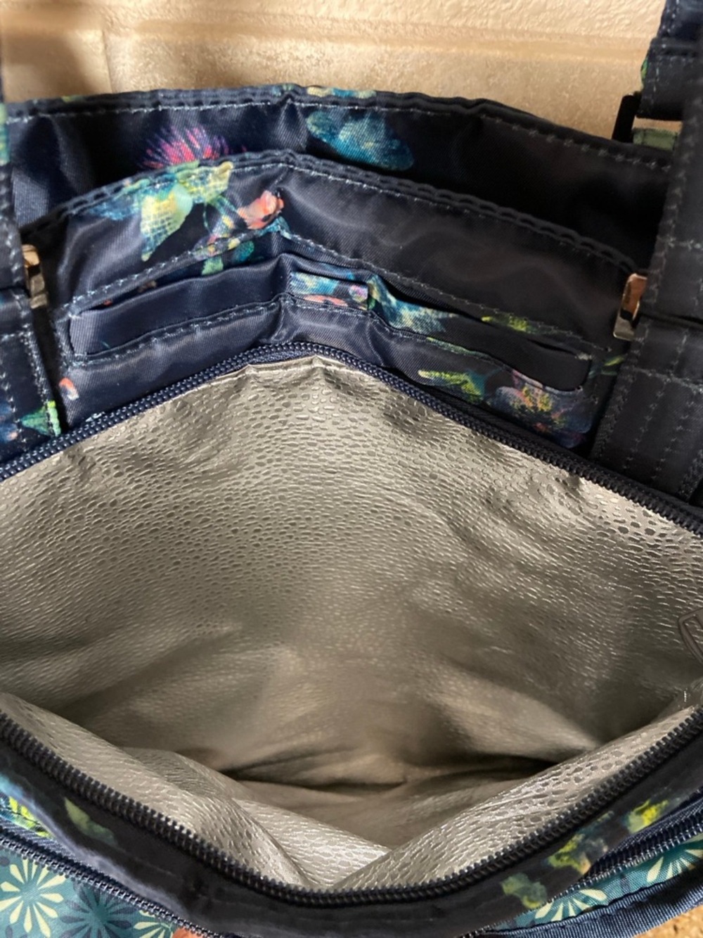 Lug Ace Tote - Picture 9 of 12